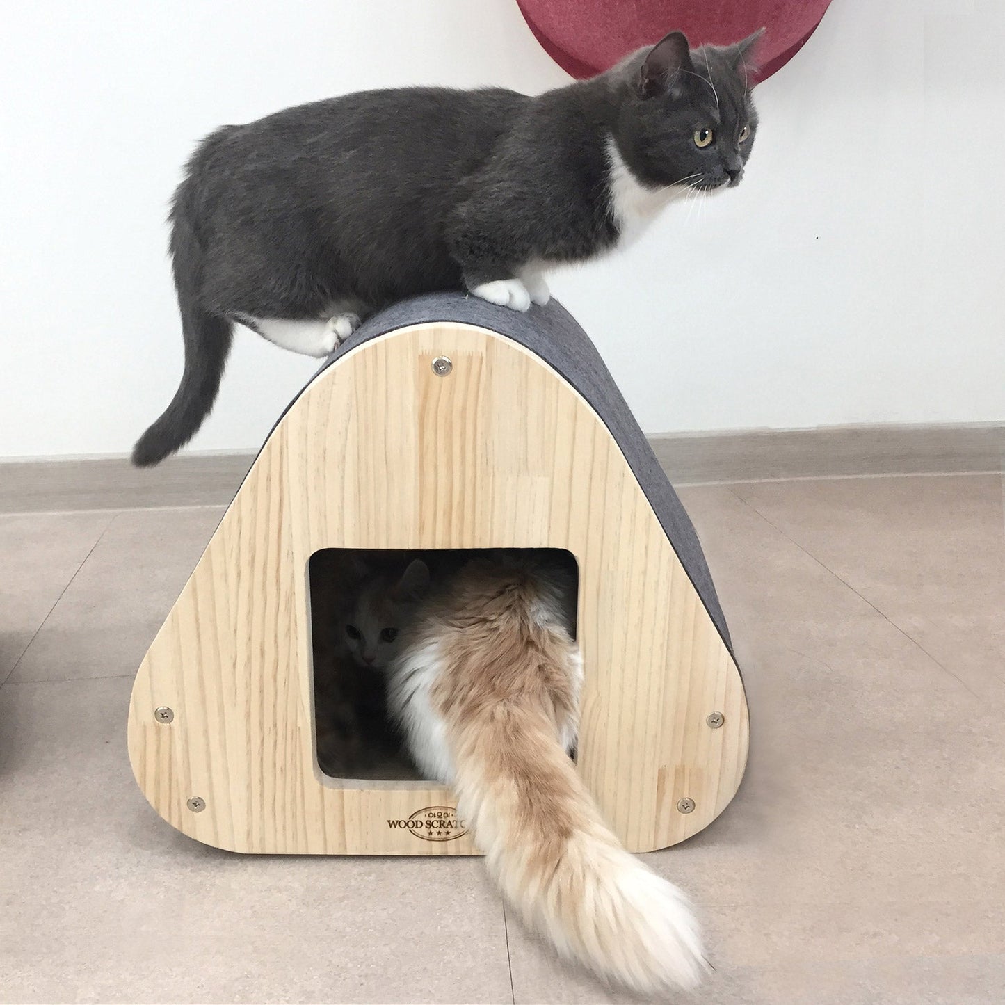 Yaomi Wood Triangle Cat Scratcher Bed