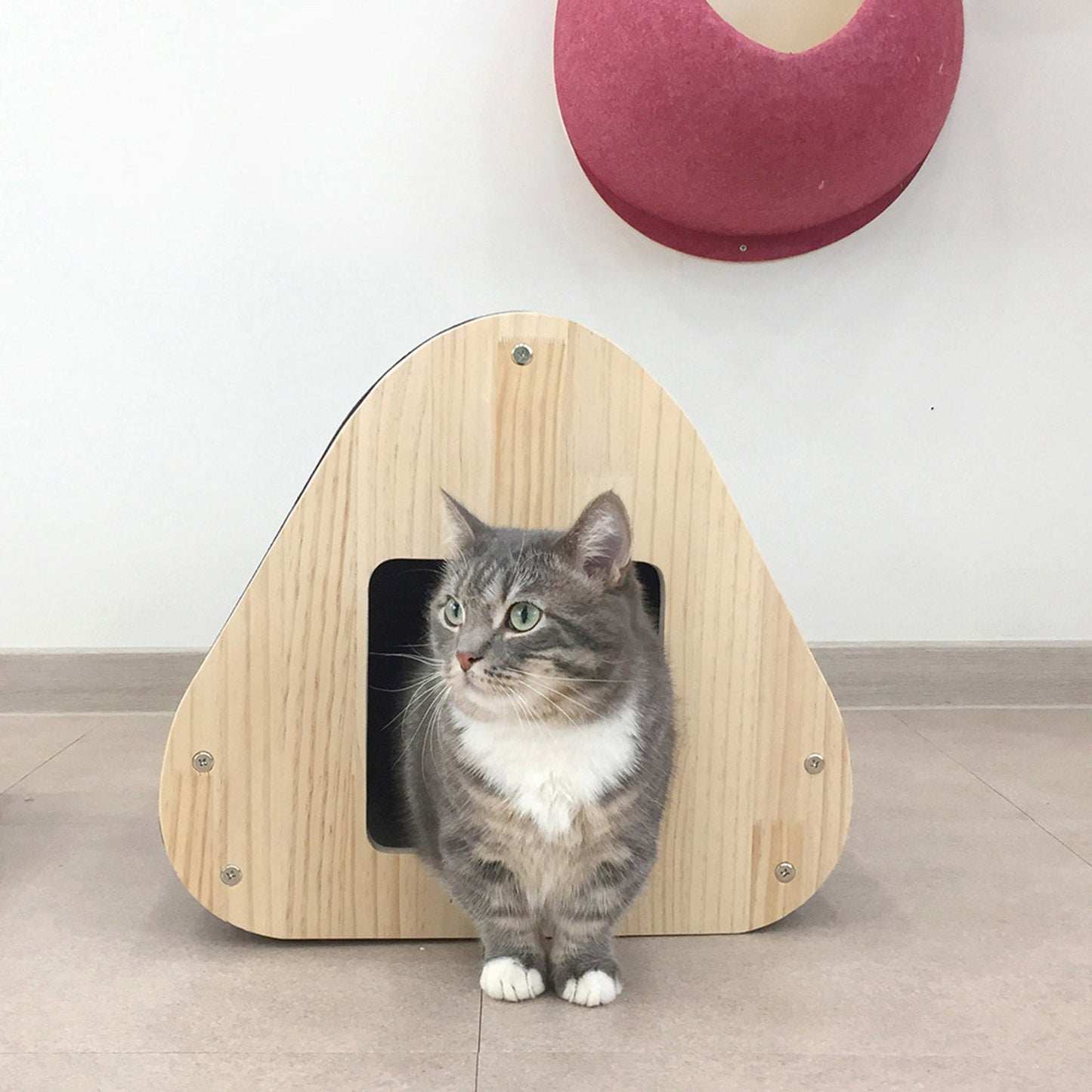 Yaomi Wood Triangle Cat Scratcher Bed