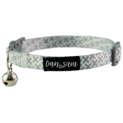 Dan & Sam Cat Adjustable Safety Collar – Grey Kisses